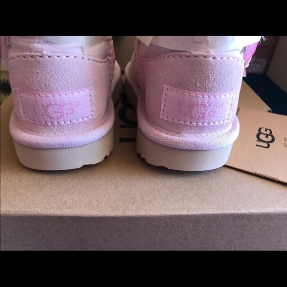 Uggs size 6 toddler - Picture 4 of 5